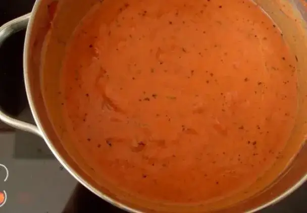 Jak zrobić sos pomidorowy z pomidorów – prosty przepis na smaczny sos