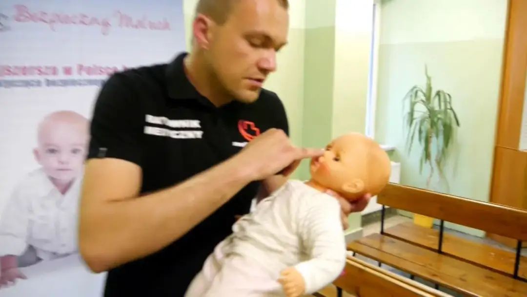 Co zrobić jak dziecko się zanosi - skuteczne metody pomocy i wsparcia