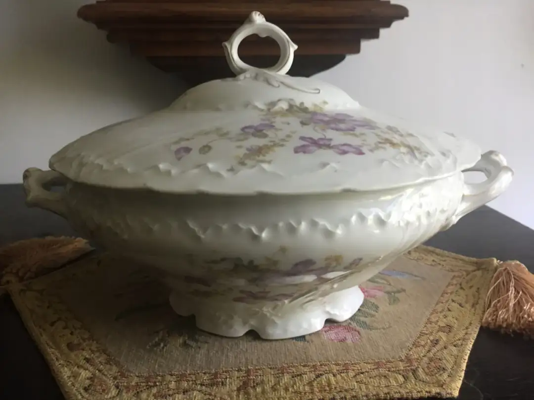 Stare wazy niemieckie: Najcenniejsze okazy. Kolekcja i wartość przedmiotów