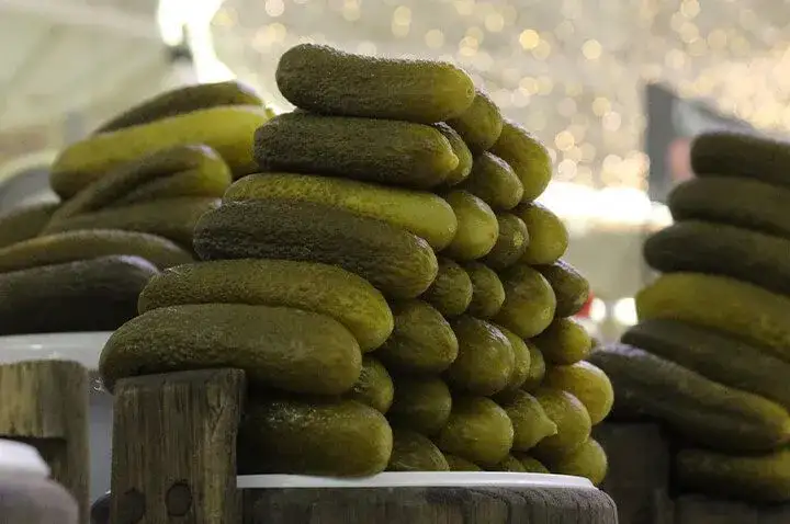 Ogórki kiszone na co dobre: odkryj ich zdrowotne właściwości