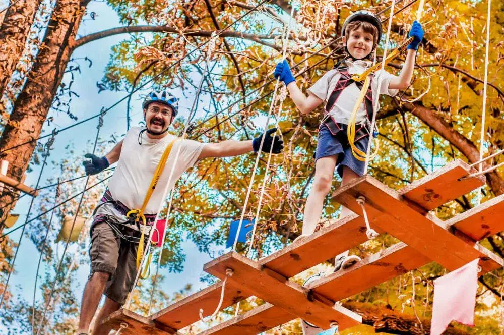 Najlepsze parki linowe w kujawsko pomorskim – zabawa dla całej rodziny