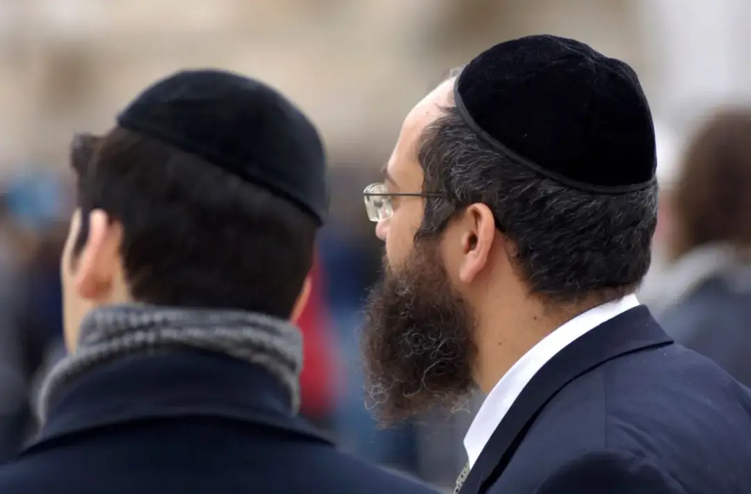 Kto goli brodę w różnych kulturach i tradycjach - fascynujące fakty