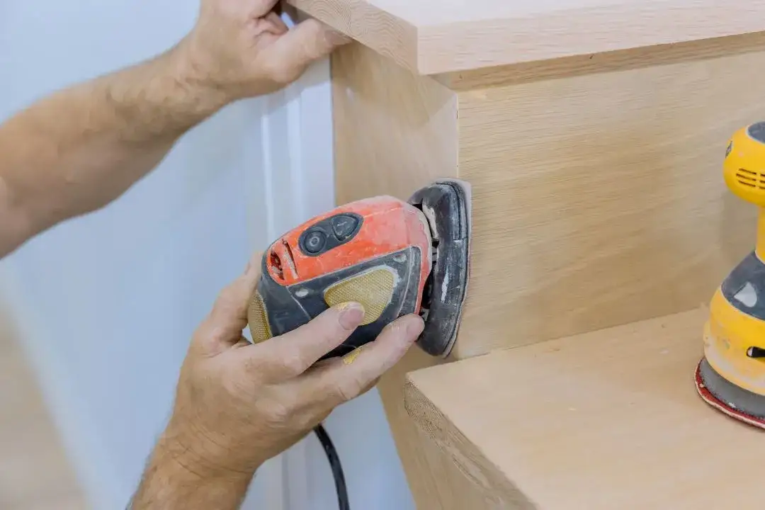 Jak cyklinować schody drewniane, aby uniknąć najczęstszych błędów