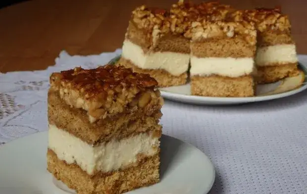 Prosty przepis na ciasto z orzechami ziemnymi, które zachwyci każdego