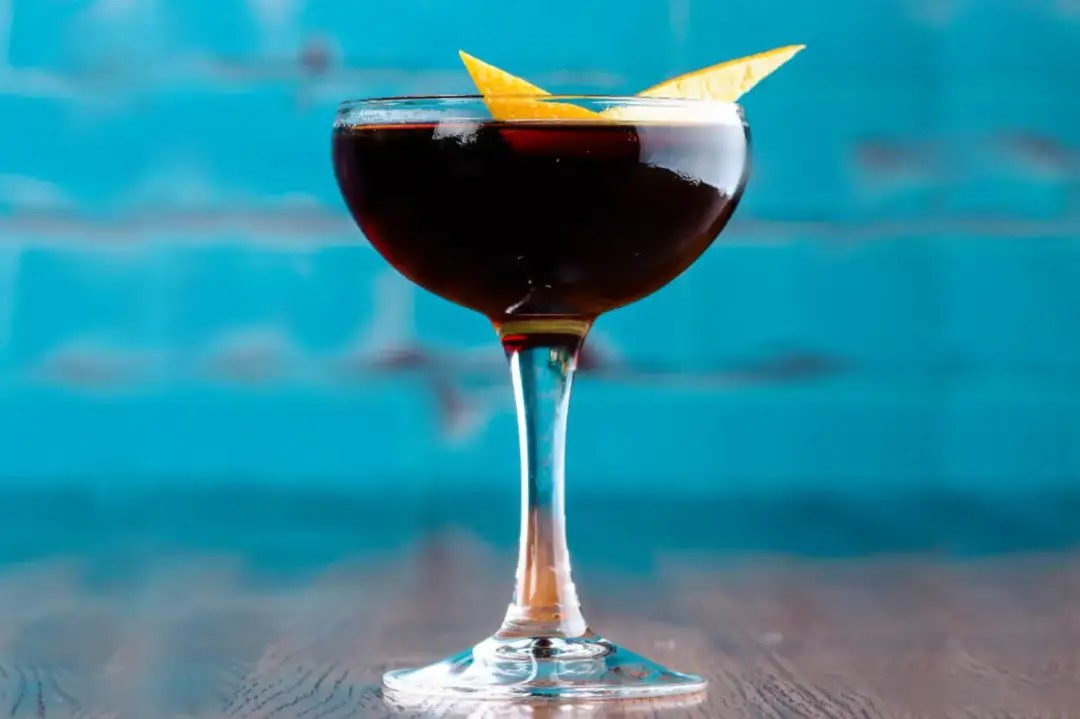 Sekrety Black Velvet drink: przepis, historia i wyjątkowe smaki