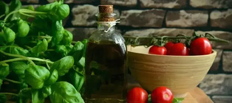 Oliwa z oliwek do czego? Odkryj jej niezwykłe zastosowania w kuchni i kosmetyce