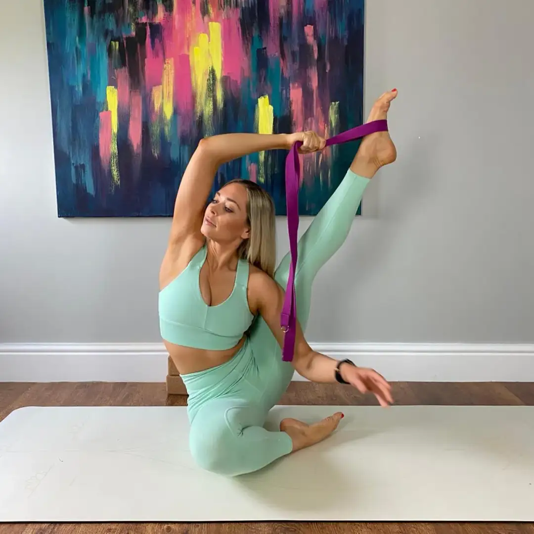 Pasek do jogi: Jak używać? Praktyczny poradnik krok po kroku