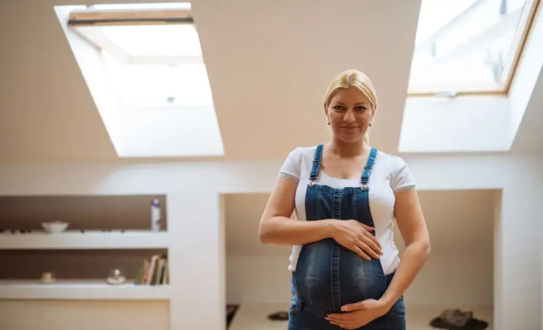 Malujesz w ciąży? Ile wietrzyć pokój? Zadbaj o zdrowie dziecka!