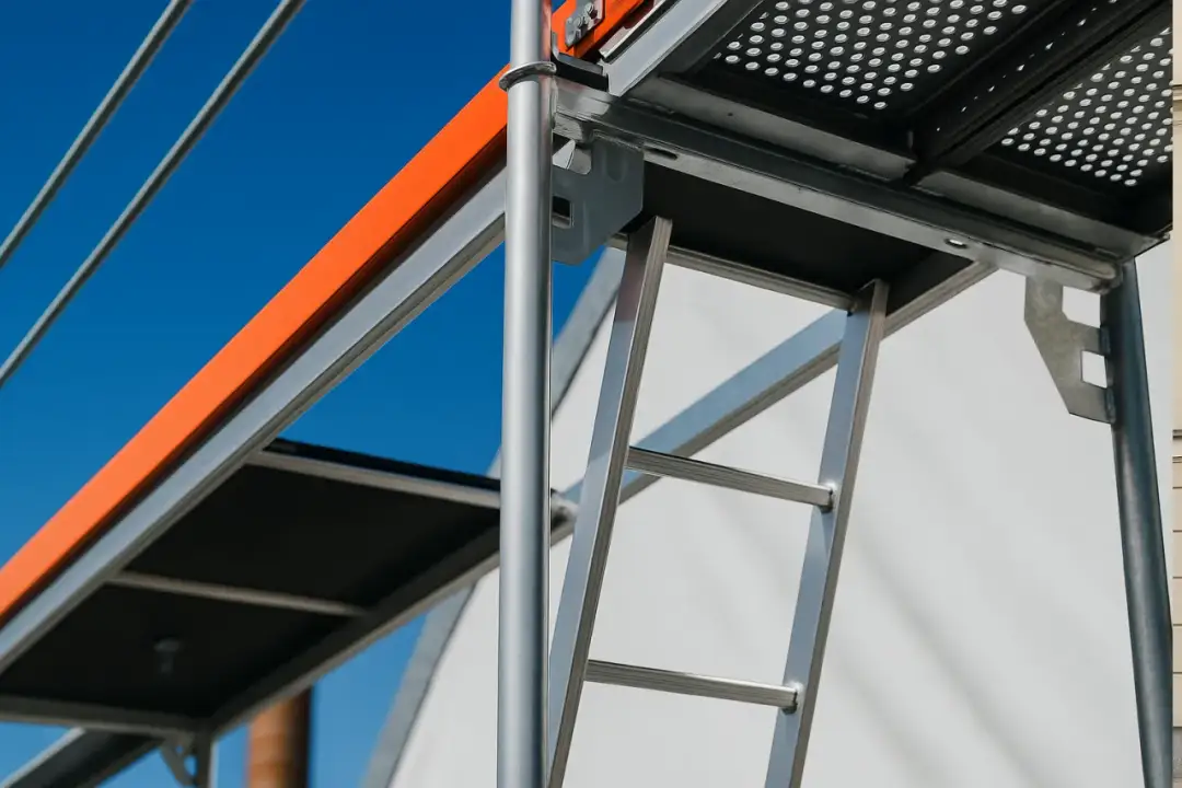 Nowe rusztowania elewacyjne: funkcjonalność i trwałość, które zaskakują