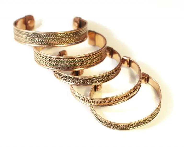 Miedziana bransoletka co leczy: Jak złagodzić ból stawów i poprawić zdrowie