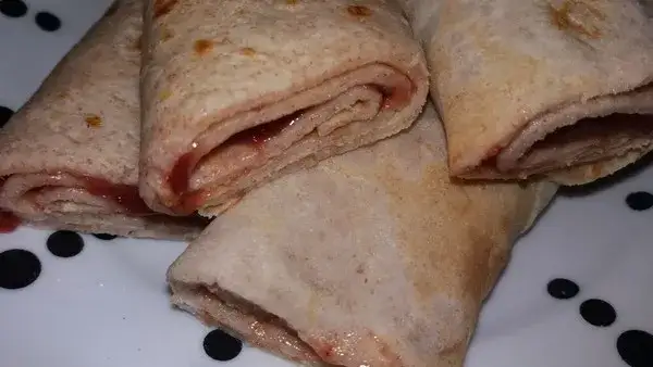 Ile kalorii mają naleśniki z dżemem? Zaskakujące wartości odżywcze