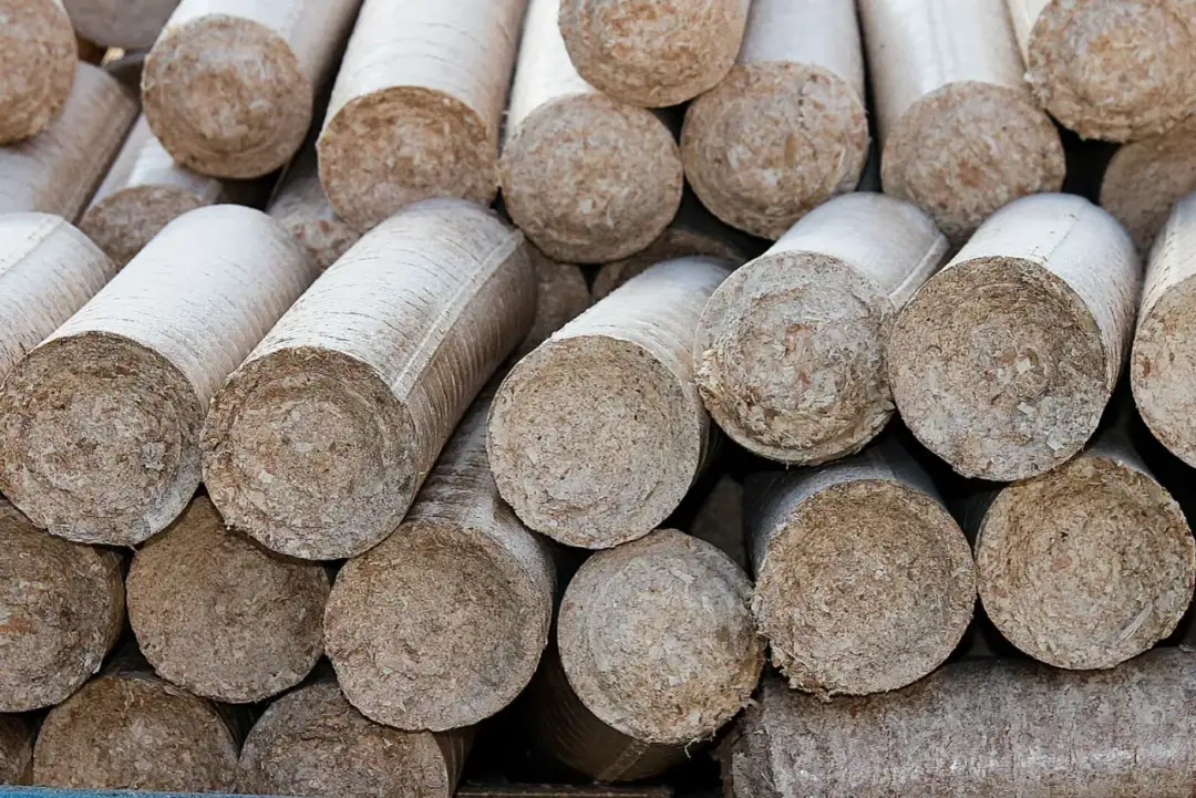 Jak się robi brykiet drzewny - prosta metoda na ekologiczne paliwo