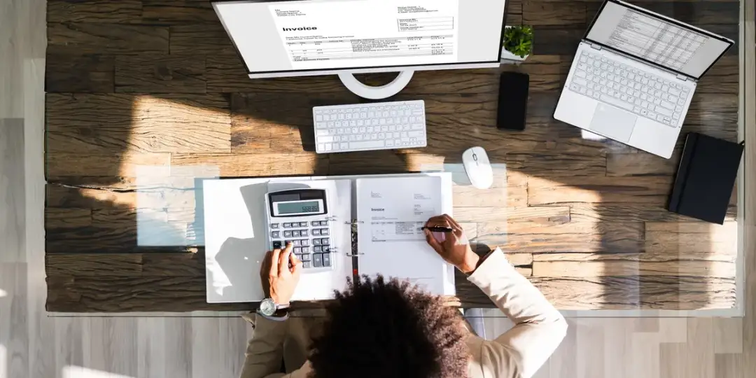 Jakie dane do faktury na firmę? Uniknij kosztownych błędów