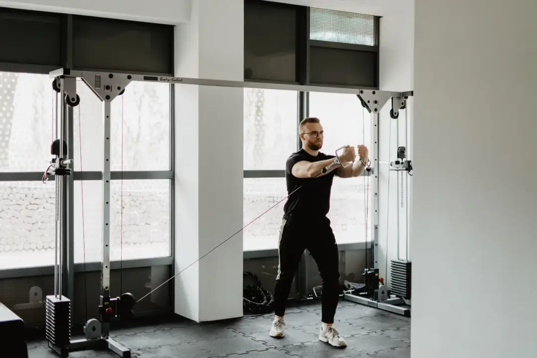 Trening obwodowy: Co to? Szybka forma na kondycję i sylwetkę!