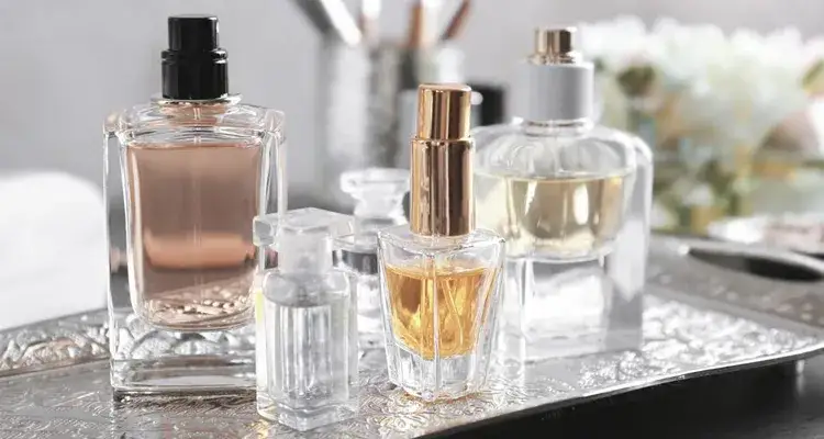 Co dłużej trzyma woda toaletowa czy perfumowana? Sprawdź różnice