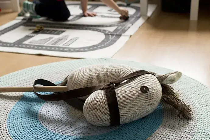 Jak stworzyć wyjątkowego konika na patyku DIY krok po kroku