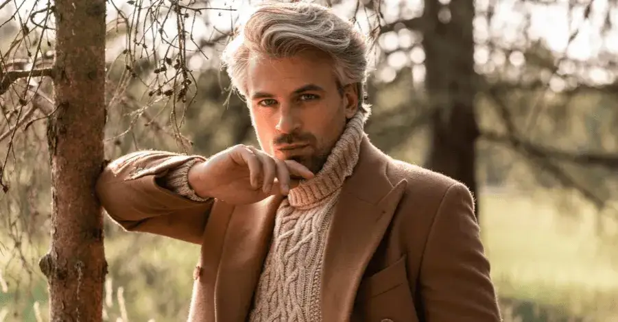 Stylizacje z białym golfem – czarny golf męski jako alternatywa