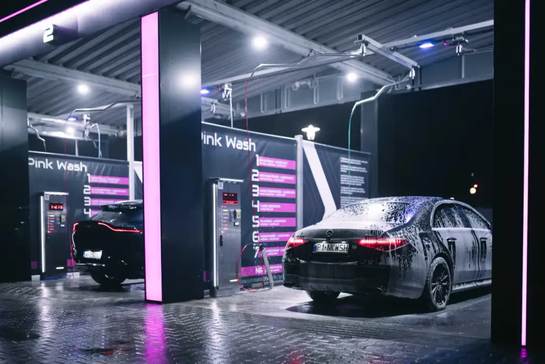 Jak działa myjnia samoobsługowa i jak uniknąć zarysowań lakieru