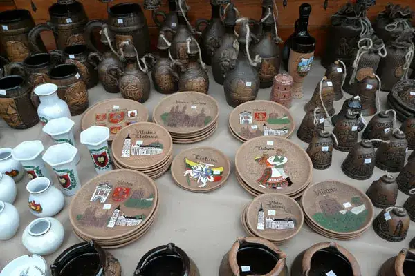 Co kupić w Trokach? Odkryj najlepsze pamiątki i smaki Litwy