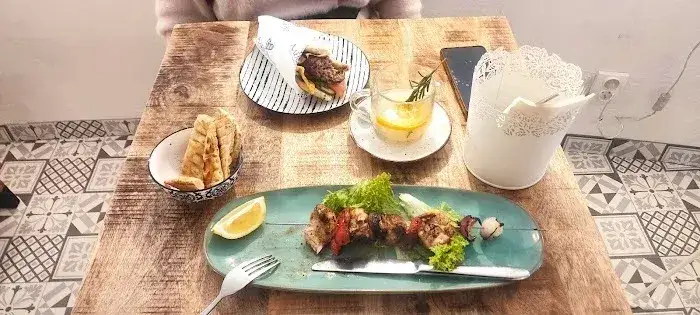 Gdzie na obiad w Katowicach? Odkryj najlepsze miejsca i smaki