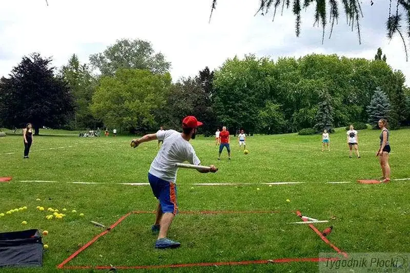 Dziecięca gra w piłkę do krzyżówki? Palant, Dwa Ognie i więcej!