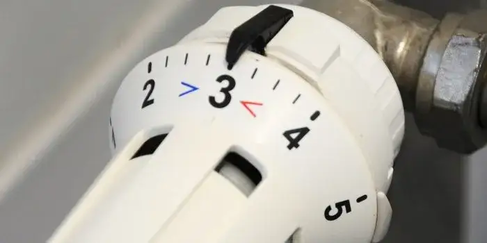 Kiedy grzeją w blokach? Sprawdź, co wpływa na datę włączenia ogrzewania