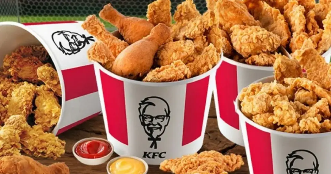 Kiedy promocja na kubełek w KFC? Sprawdź aktualne okazje i kupony