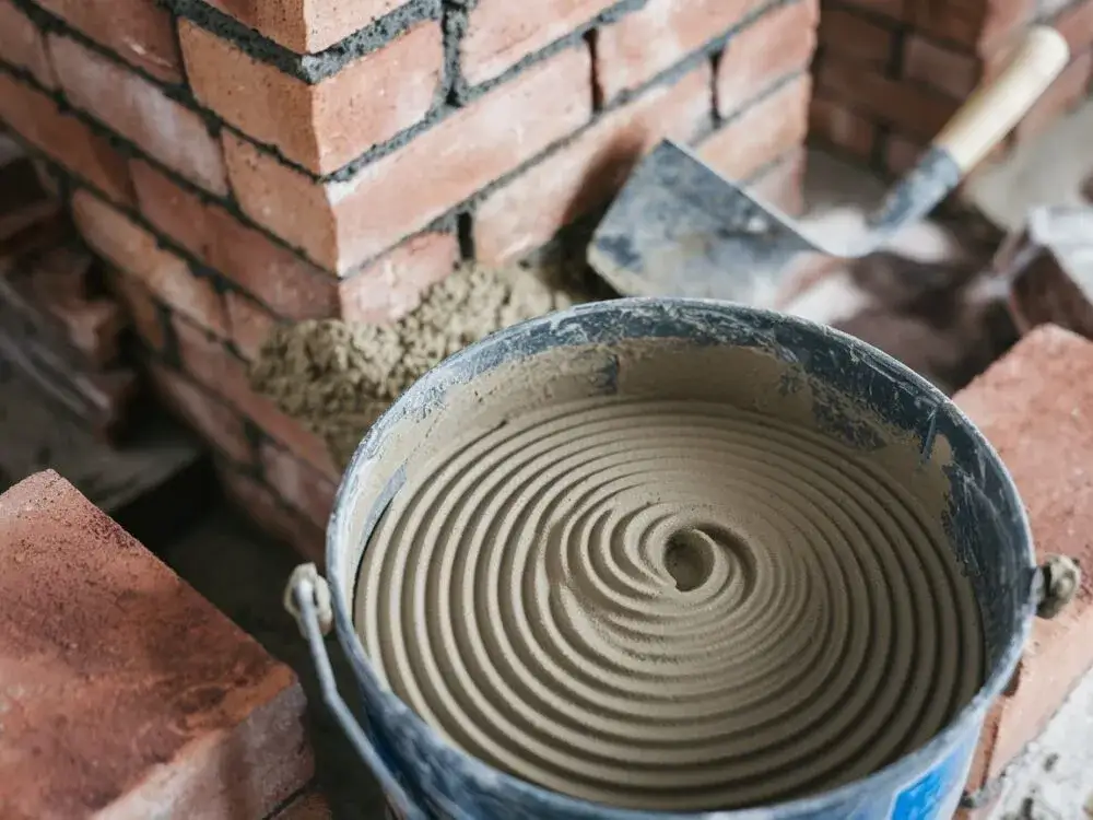 Najlepsza zaprawa do murowania paleniska. Uniknij błędów przy budowie