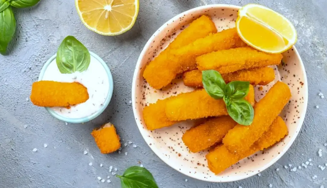 Mrożone paluszki rybne: Jak smażyć, by były idealnie chrupiące?