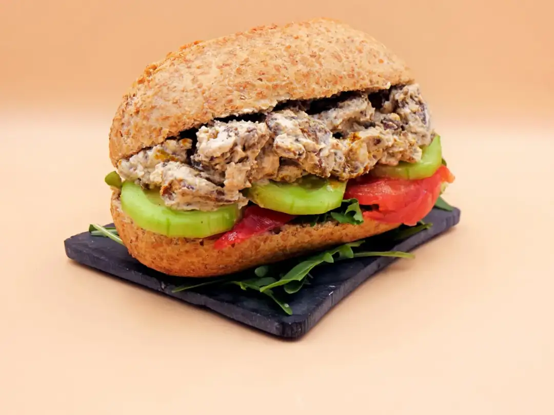 Ile kcal ma kebab w bułce? Sprawdź, co wpływa na kaloryczność