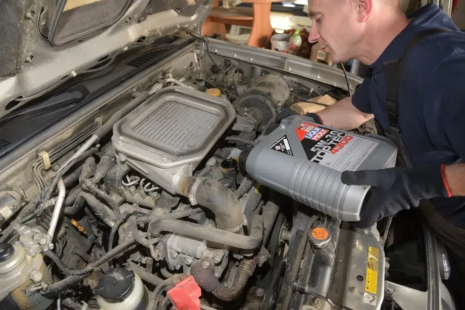 Wymiana oleju ile można przekroczyć? Ryzyko i konsekwencje dla silnika