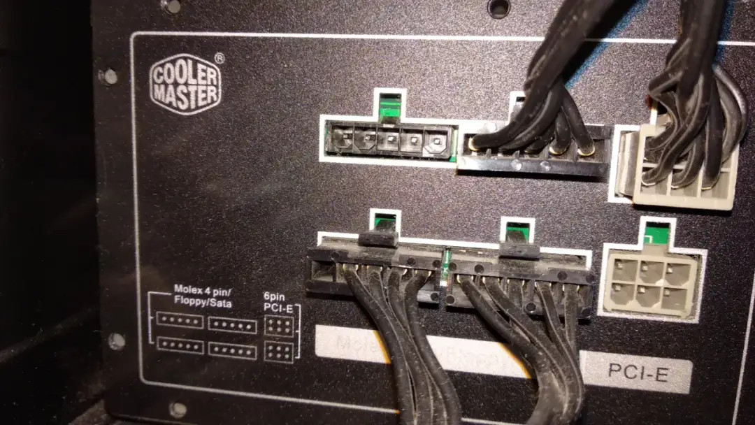 Złącze 6-pin PCIe: Jak zasilać kartę graficzną i uniknąć awarii?