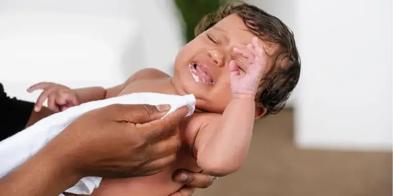 Wymioty u dziecka: Co robić? Kiedy to poważne? Porady eksperta