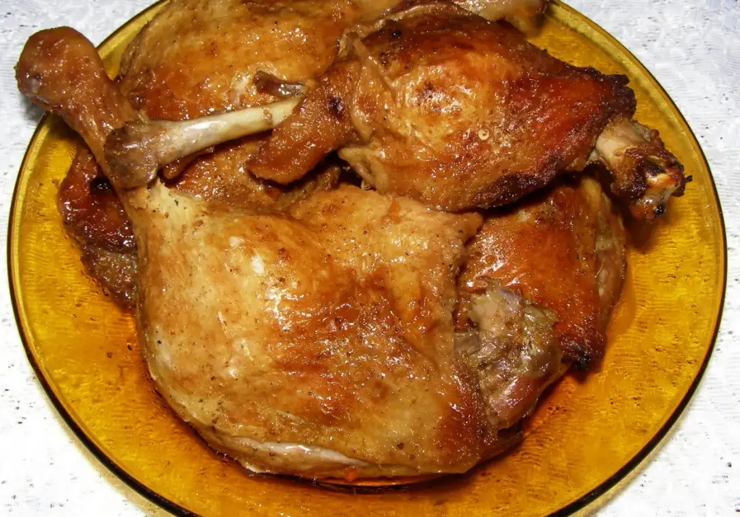 Jak piec kurczaka w piekarniku z termoobiegiem, by był soczysty