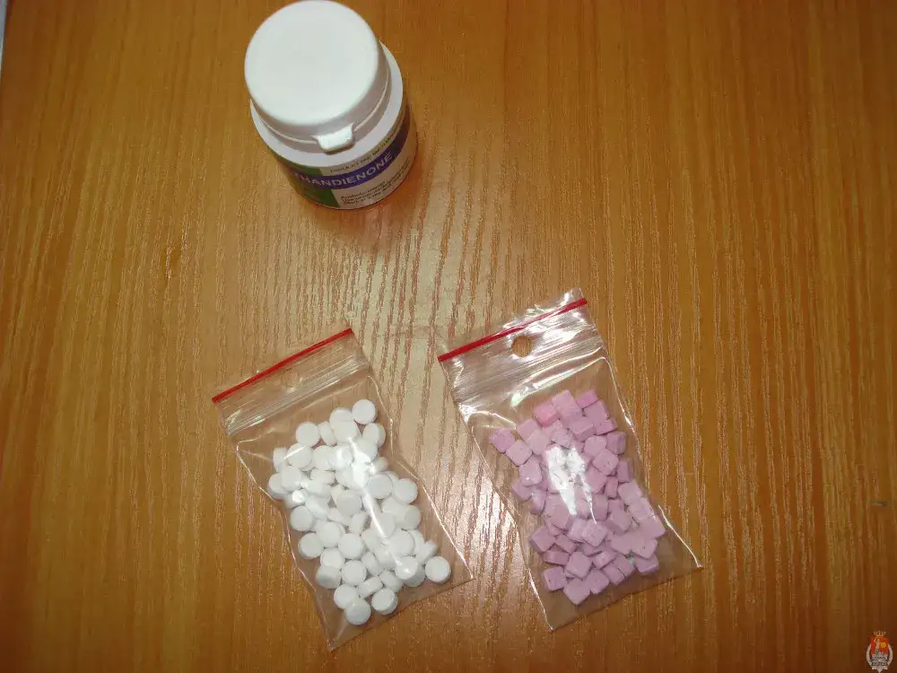 Dopalacze: Jak wyglądają? Zdjęcia, formy i opakowania.