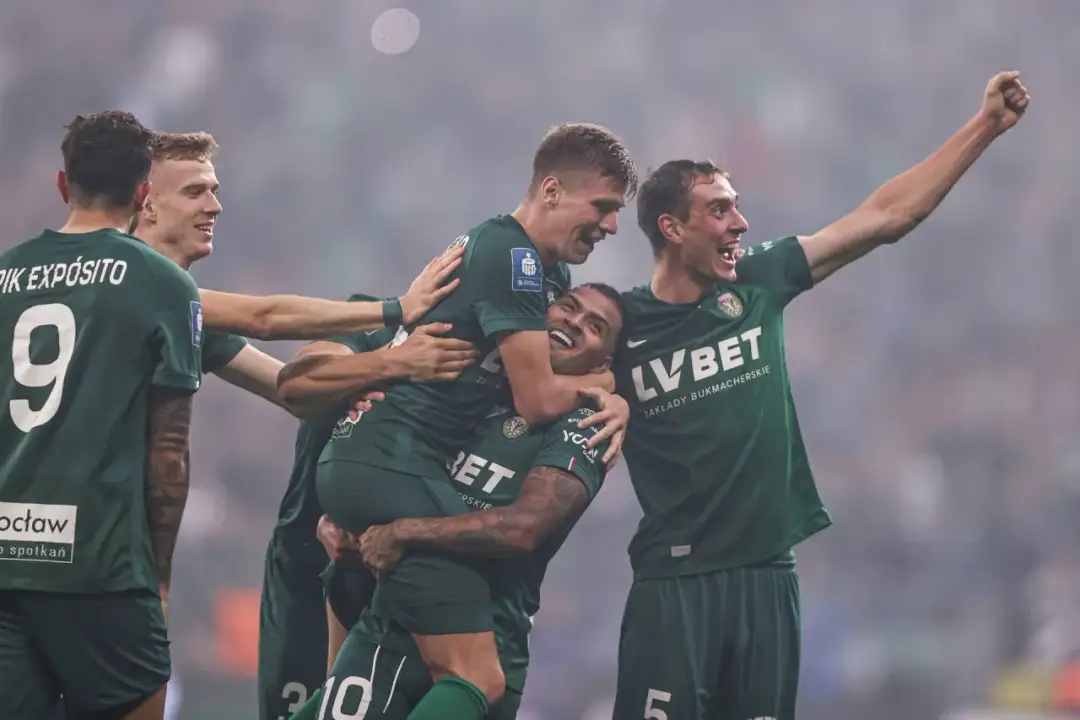 Ekstraklasa 2025/26: Gdzie oglądać? Płatne i darmowe transmisje.