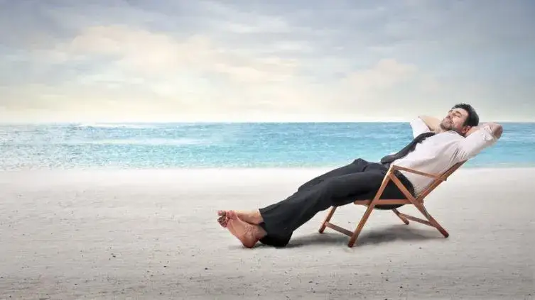 Czy pracodawca może wysłać pracownika na urlop? Sprawdź swoje prawa