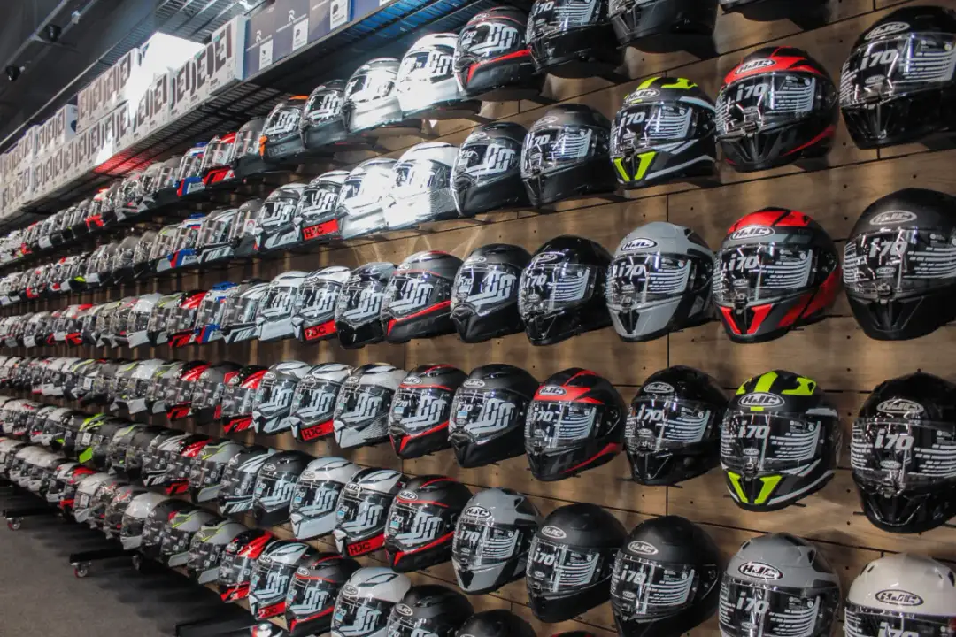 Jak zmierzyć kask motocyklowy, aby uniknąć niewłaściwego rozmiaru