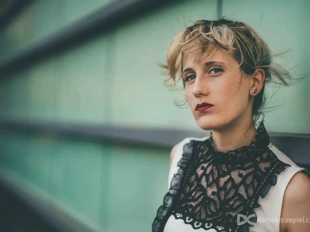 Jak zostać modelką dłoni w Polsce? Stawki, portfolio, agencje