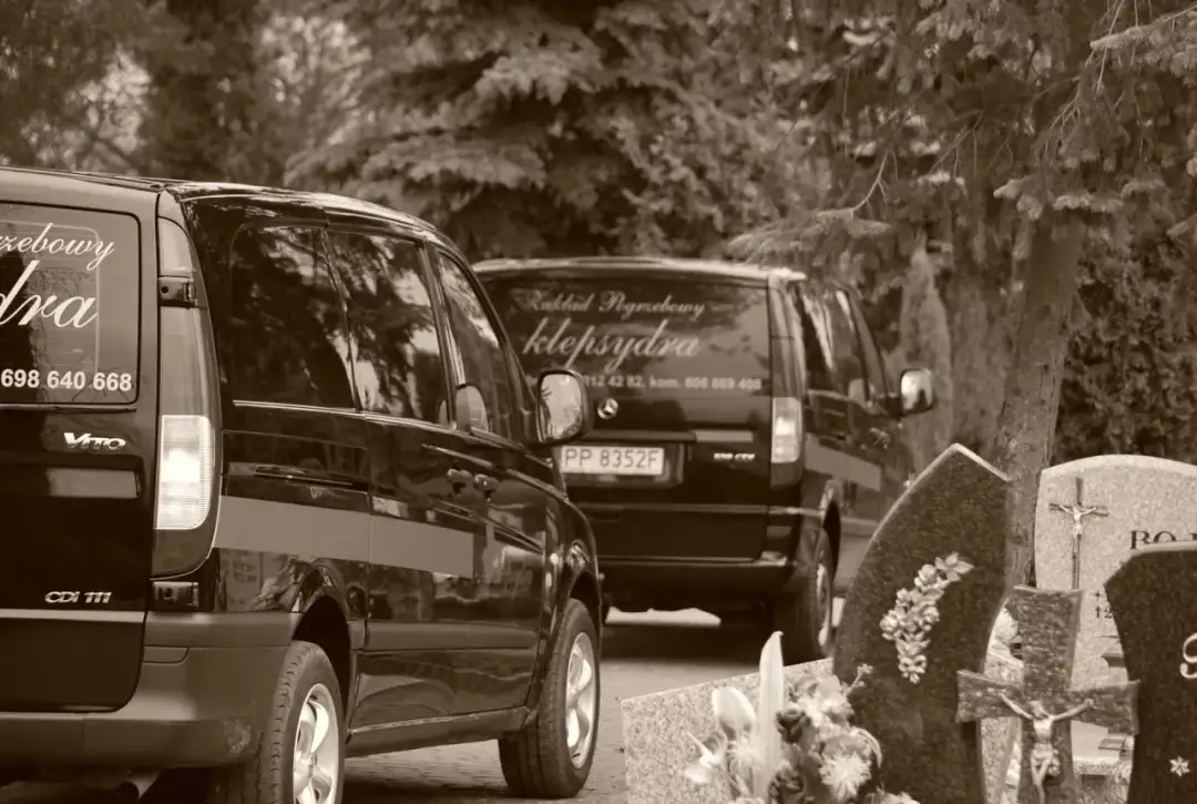 Jak sprawdzić datę pogrzebu w Piłie i uniknąć nieporozumień