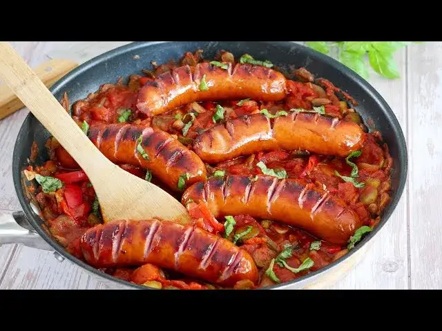 Kiełbasa w sosie cygańskim – łatwy przepis na pyszne danie domowe