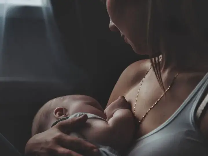 Jak dobrać idealny stanik do karmienia – uniknij błędów i zapewnij sobie komfort