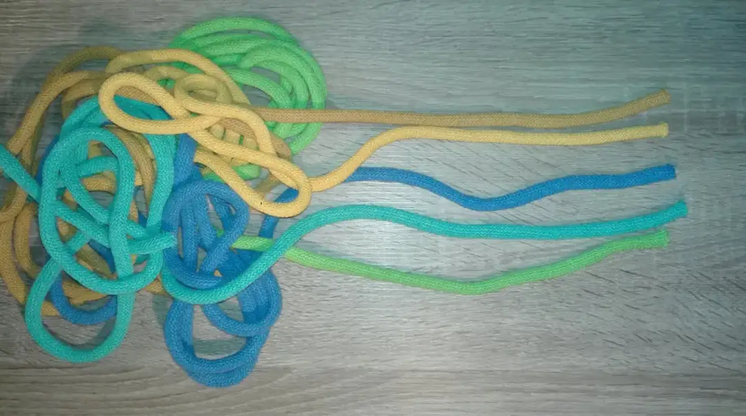 Jak zrobić szarpak dla psa ze sznurka, aby uniknąć niebezpieczeństw