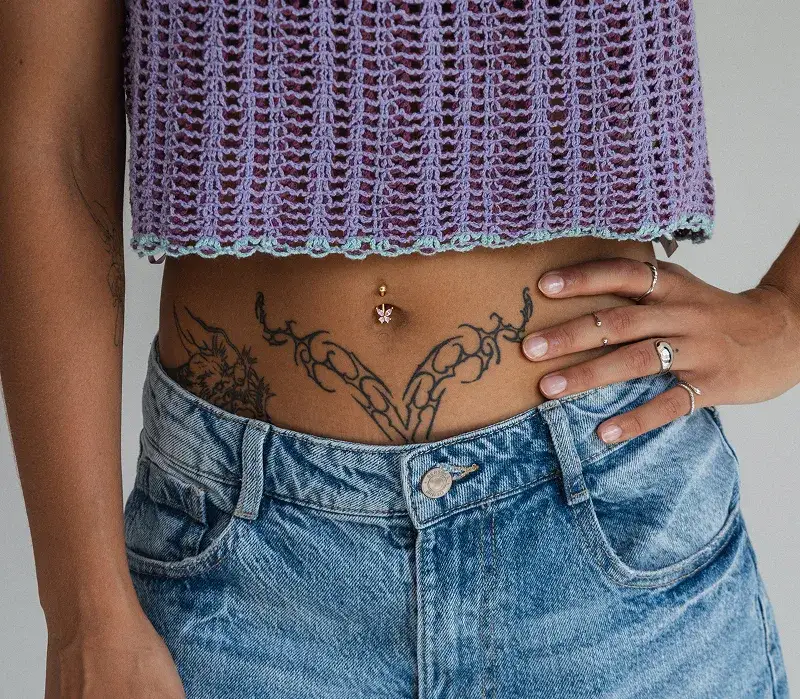 Ile kosztuje kolczyk w pępku? Pełny przewodnik po cenach i bezpieczeństwie