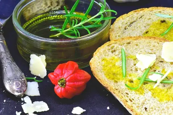 Jaka oliwa do maczania bagietki, by wzmocnić smak i aromat?