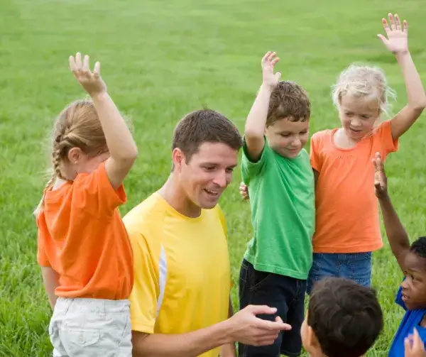Gdzie zrobić kurs wychowawcy kolonijnego i uniknąć niepewności?