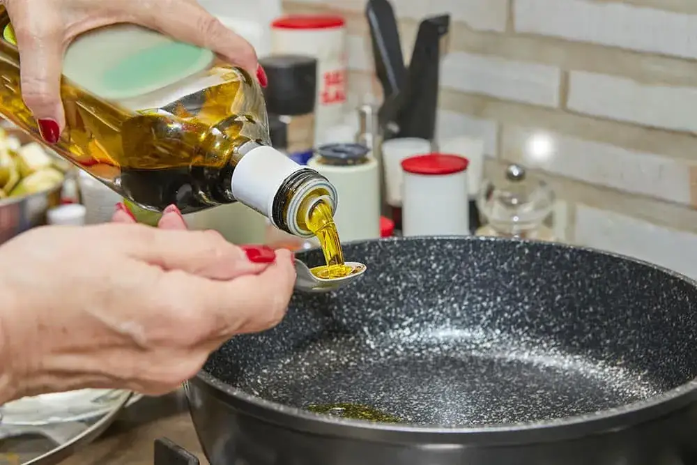 Czy oliwa z oliwek jest lekkostrawna? Odkryj jej wpływ na trawienie