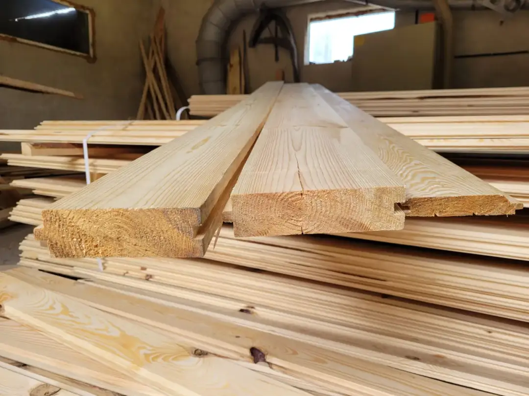 Ile kosztuje heblowanie desek? Poznaj aktualne ceny w 2025