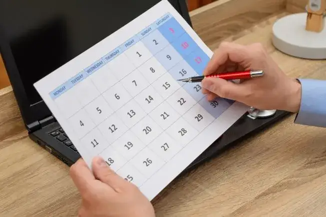 Jakie dokumenty na urlop okolicznościowy na ślub dziecka? Sprawdź wymagania!