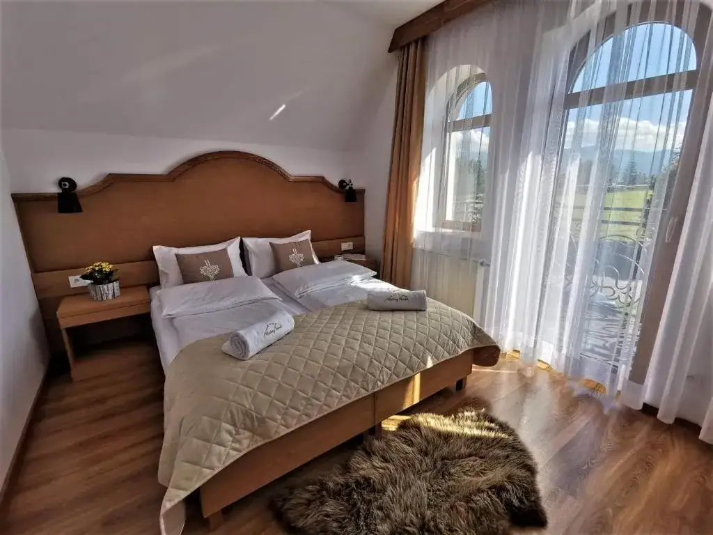 Miodowy Dworek - komfortowe noclegi z widokiem na Tatry w Bukowinie